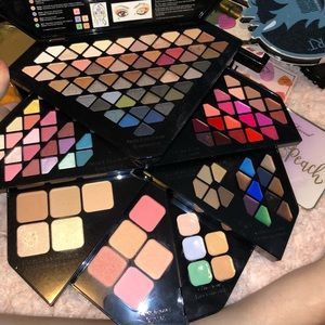 HUGE Sephora make up box. 180 piece.